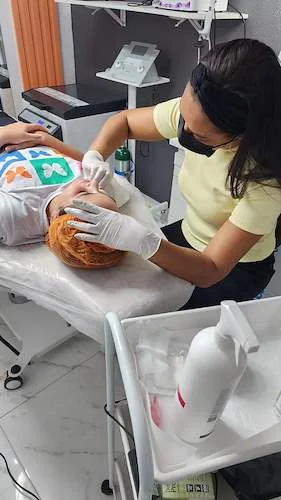 Procedimentos faciais que respeitam sua identidade e realçam sua beleza única.